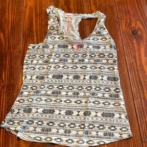 Cute tank top with pink stitching